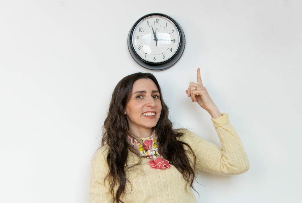 image-07: Sarai pointing at clock