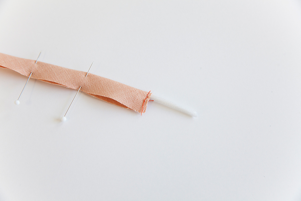 pin in rouleau button loop