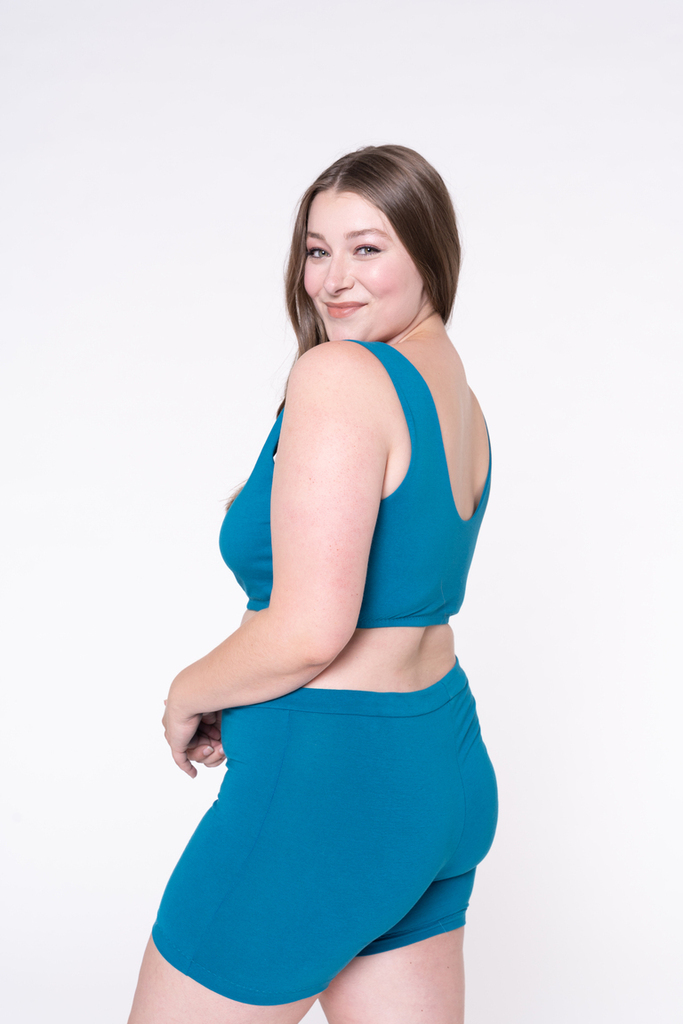 Woman wearing Kaye back