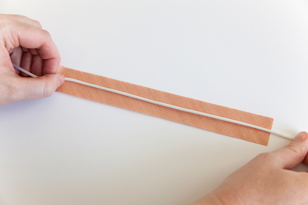 adding tube to rouleau button loops